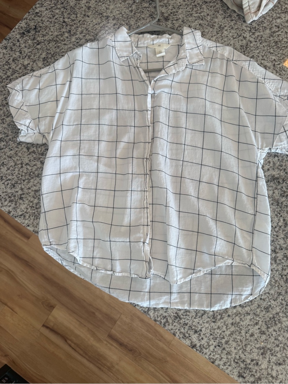 H&M White Short-Sleeve Button-Down Shirt with Black Windowpane Grid